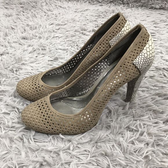 BCBGMaxAzria Brenna Round Toes Heels Animal snake embossed Shoes Size 9.5 - Picture 1 of 8
